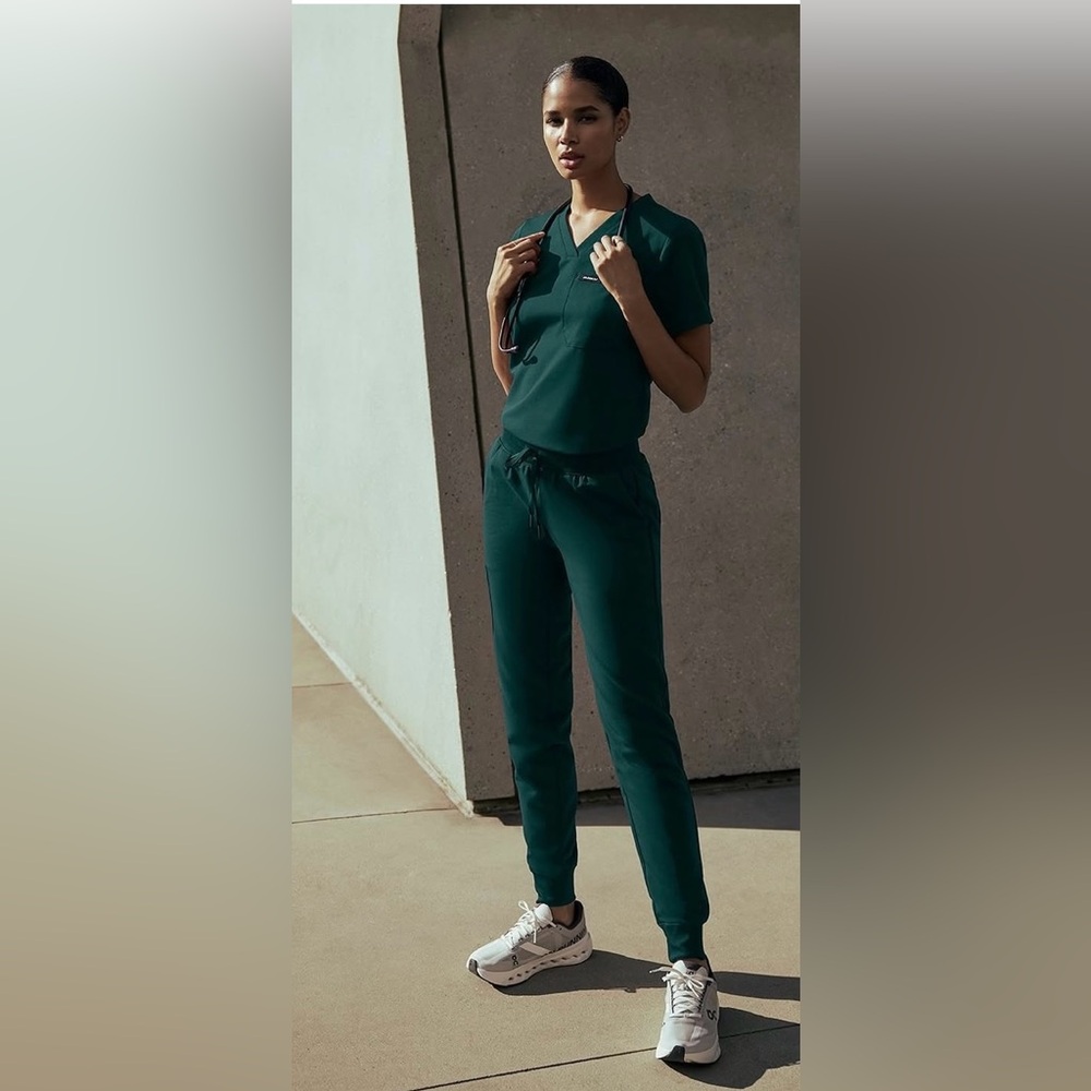 Jaanuu Green Scrub Pant Joggers- Petite Medium